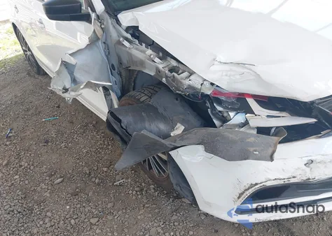 2015 Volkswagen Jetta 1.8T Sport z USA, uszkodzony, nr VIN 3VWD17AJ0FM217419